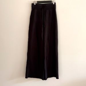 Lululemon Womens Wide leg retro pants size 4